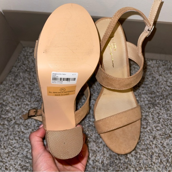 Nude block heels size 7.5womens - Picture 6 of 6